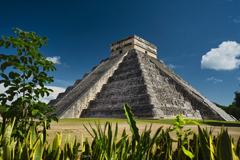 Beautiful shot of El Castillo pyramids in Mexico